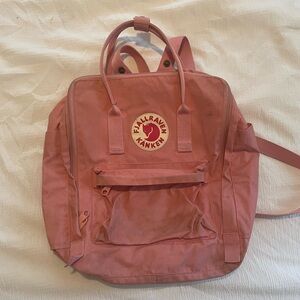 Fjallraven pink classic Kanken bag